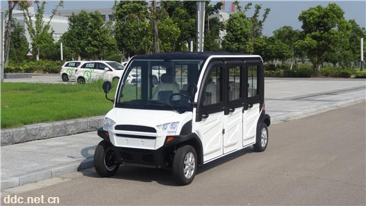  6-8座带门电动观光车
